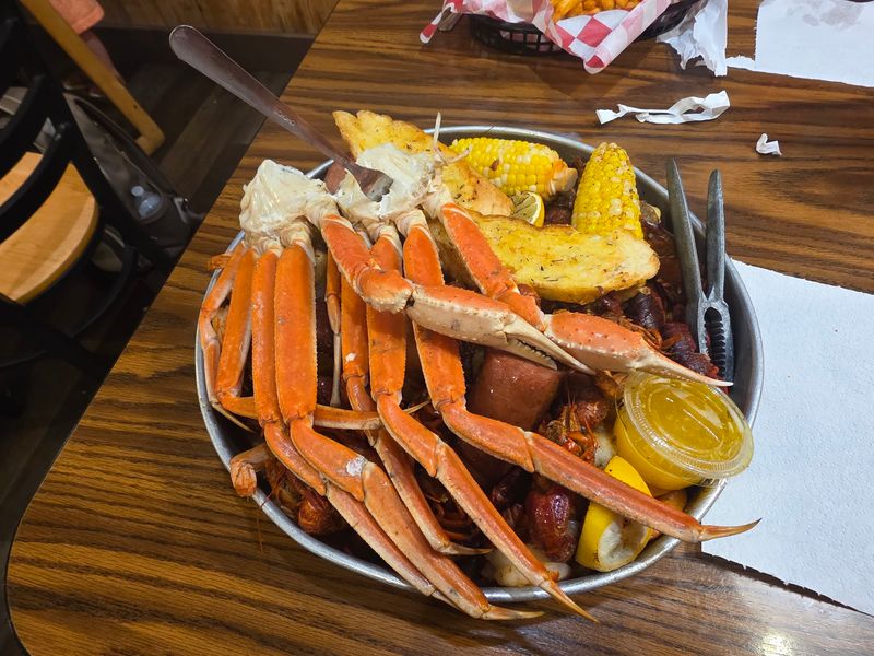 Missouri's Branson Has A Seafood Buffet Where Visitors Load Up On Crab ...