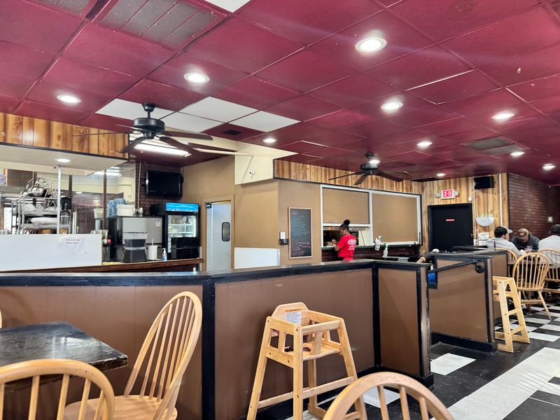 Crowds, Cozy Seating, and Friendly Servers