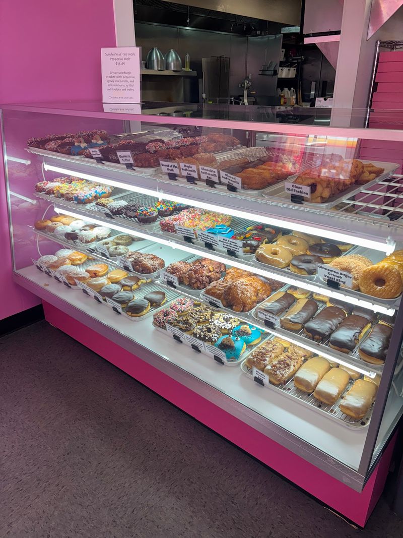 Dans Donuts Deli & Desserts, Middleton, ID Dans Donuts Deli & Desserts, Middleton, ID