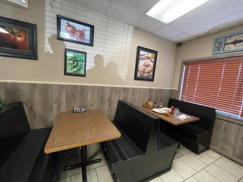 Decor That Leans Old School