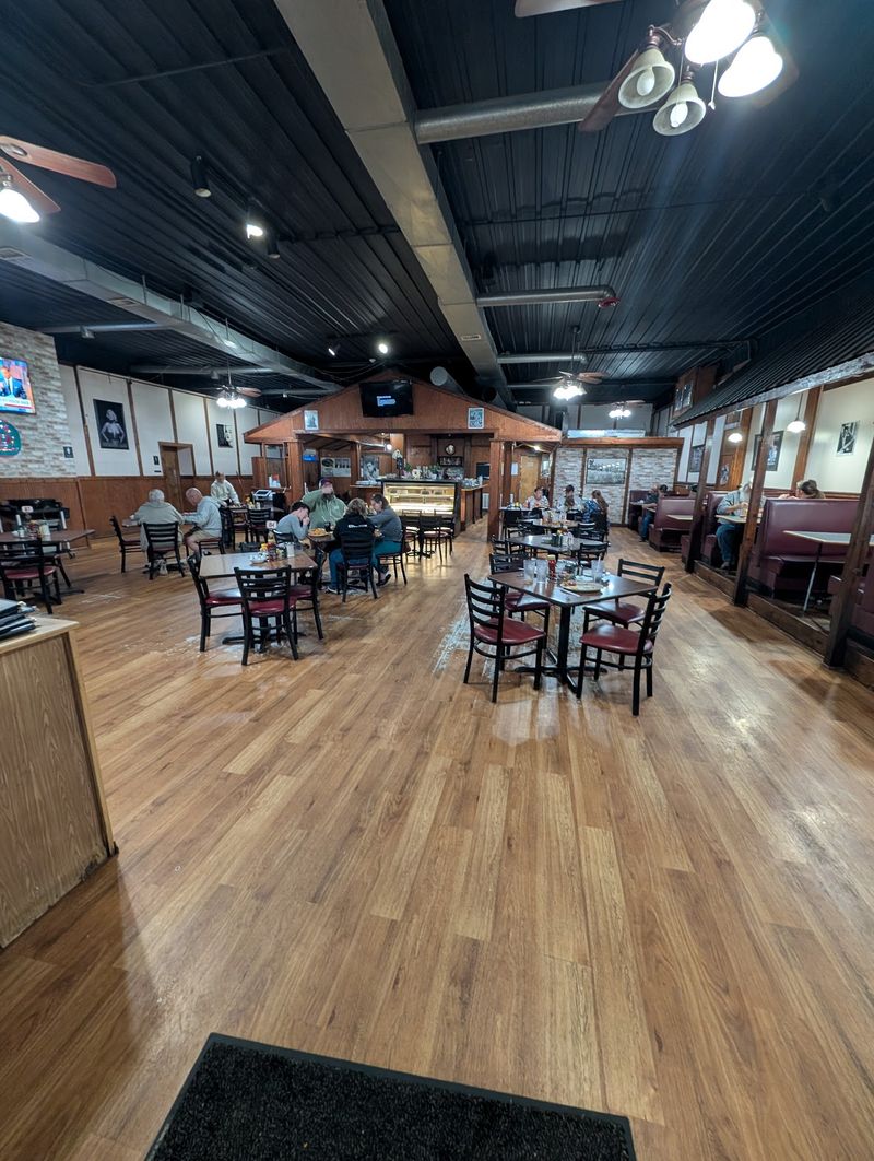 Dino's Diner & Family Restaurant, Cameron, MO