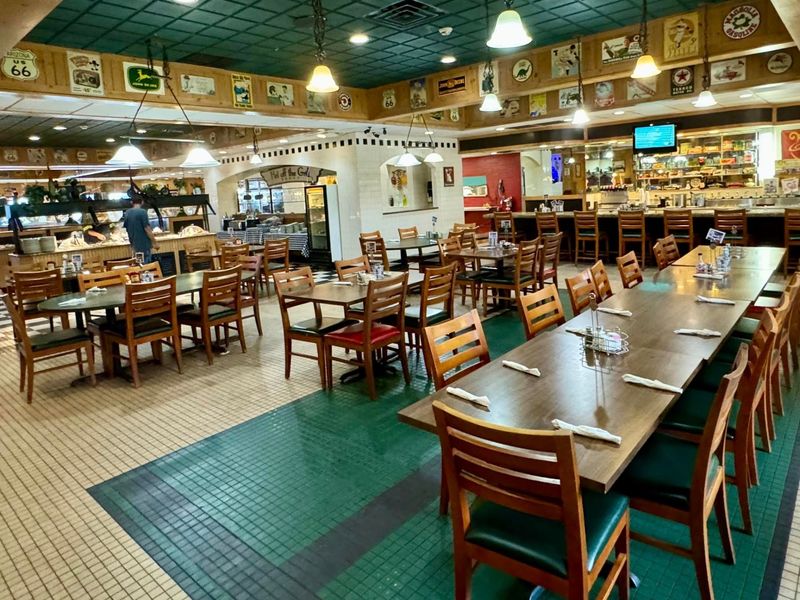 Dixie Family Restaurant, McLean, IL