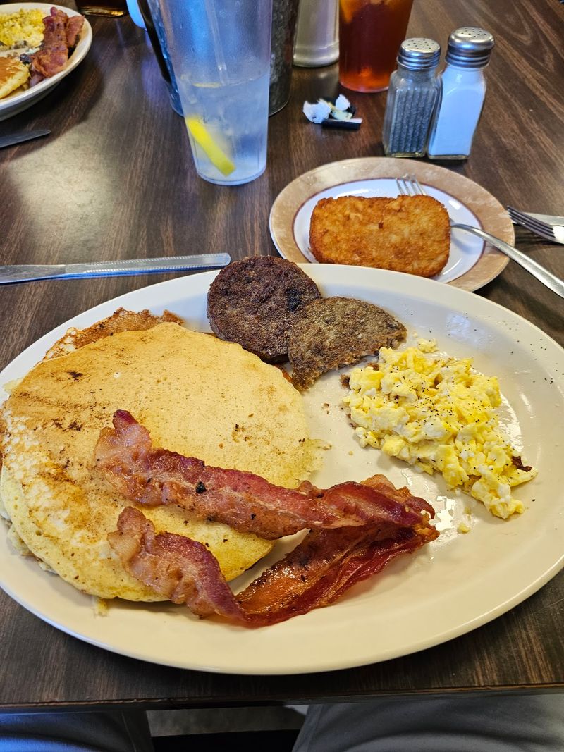 Down-Home Cooking, Generous Plates