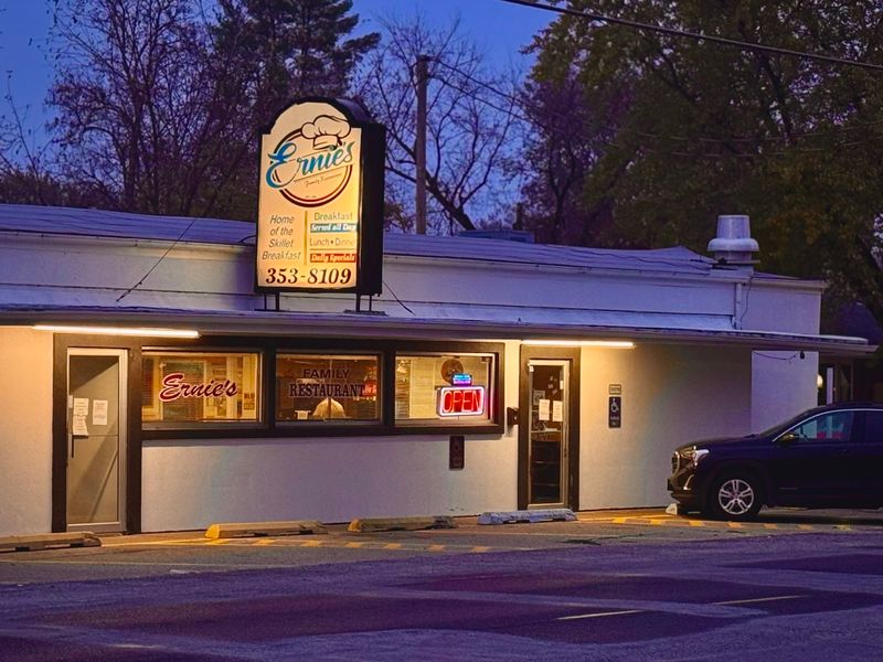 Ernie's Family Restaurant, Pekin, IL