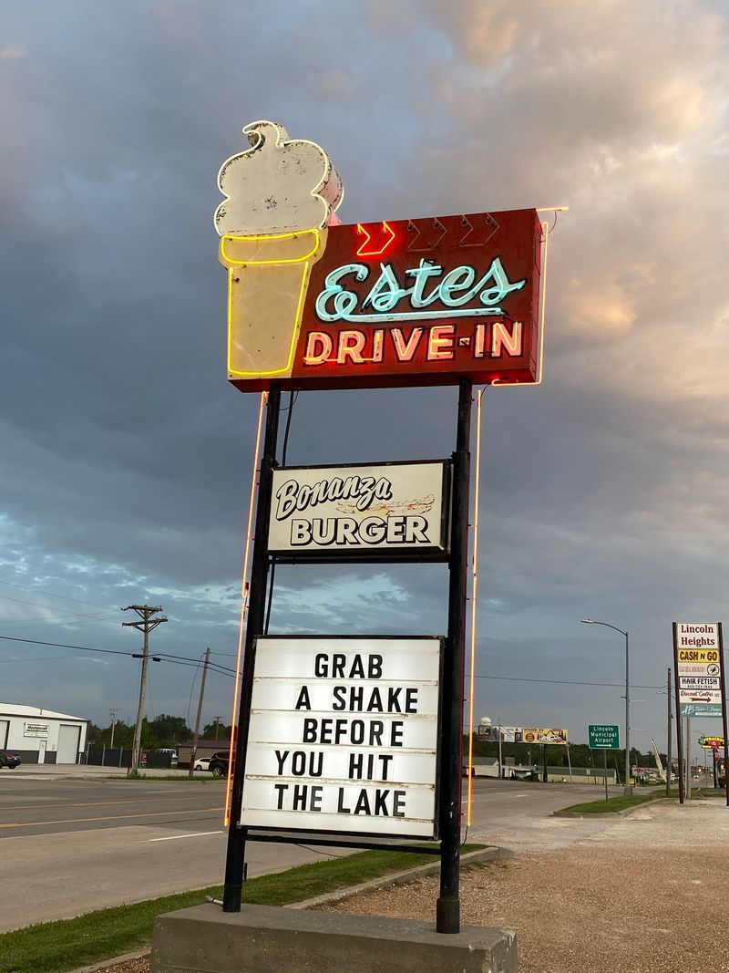 Estes Drive In, Lincoln, MO