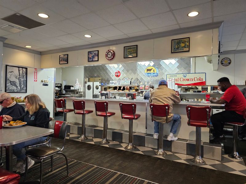 Fifties Decor With a Sixties Soundtrack