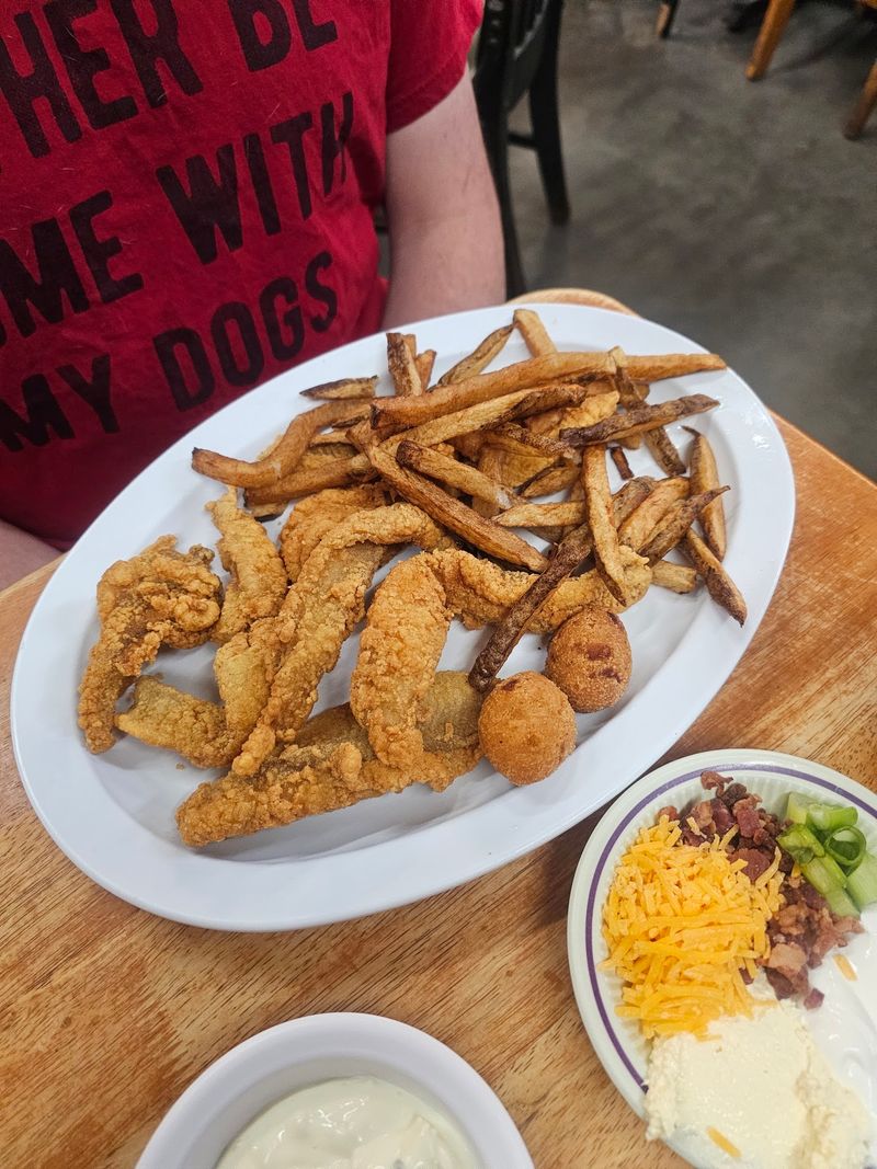 Fish Pond Cafe, Willis, TX