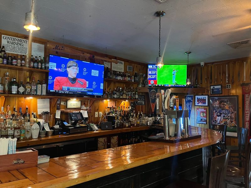 Folksy Rooms and a Long Bar