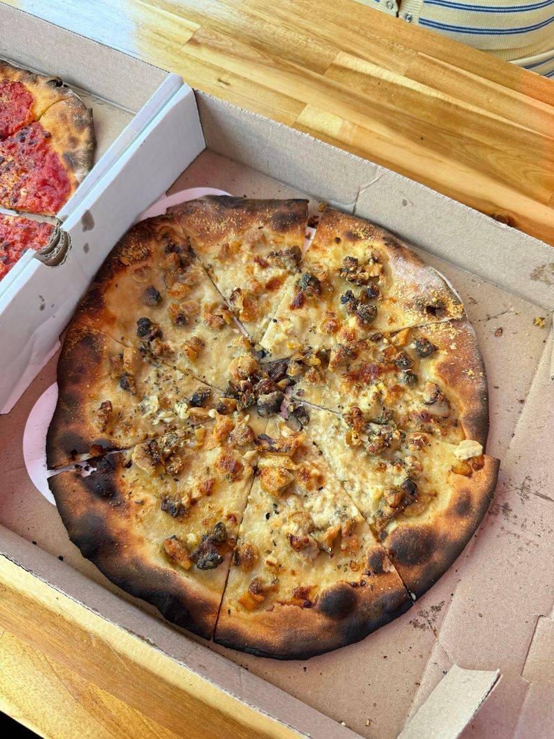 Frank Pepe Pizzeria Napoletana, New Haven, CT