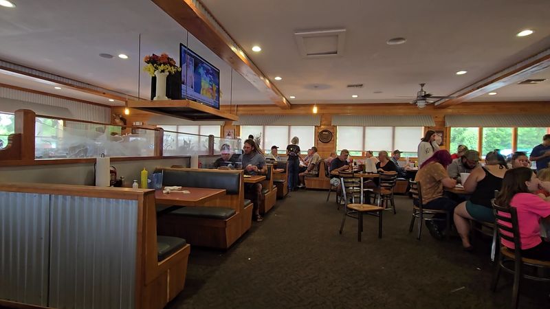 Friendly Faces and Family Tables Friendly Faces and Family Tables