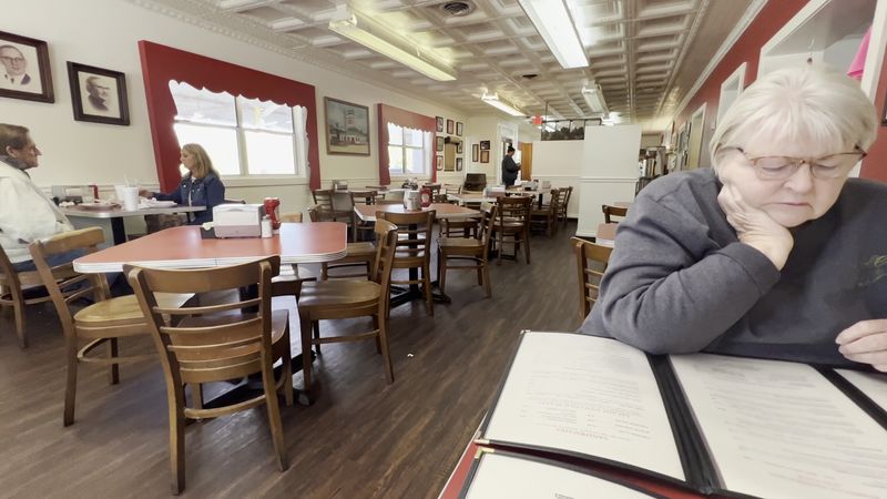 Friendly Servers and a Quiet Dining Room Friendly Servers and a Quiet Dining Room