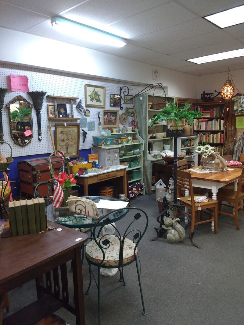 Furnishing a Farmhouse, One Booth at a Time