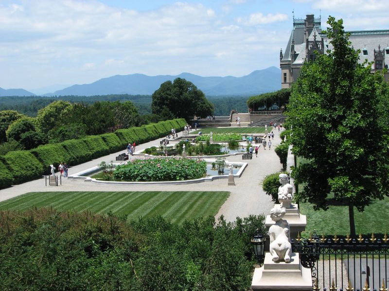 Gardens That Steal the Show Gardens That Steal the Show