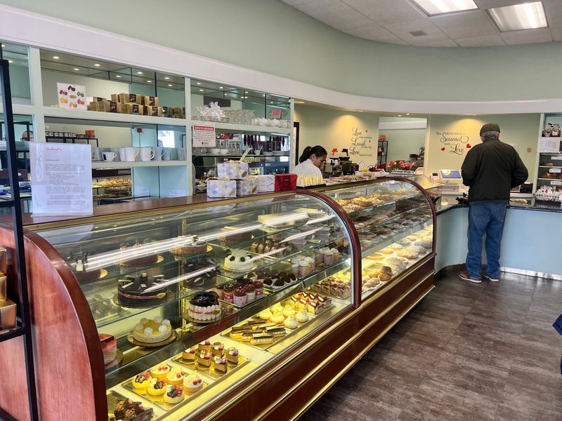 Gerhard's Elegant European Desserts, Lake Forest, IL Gerhard's Elegant European Desserts, Lake Forest, IL