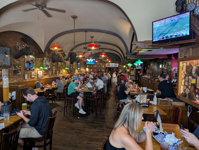 Gluek's Restaurant & Bar, Minneapolis, MN