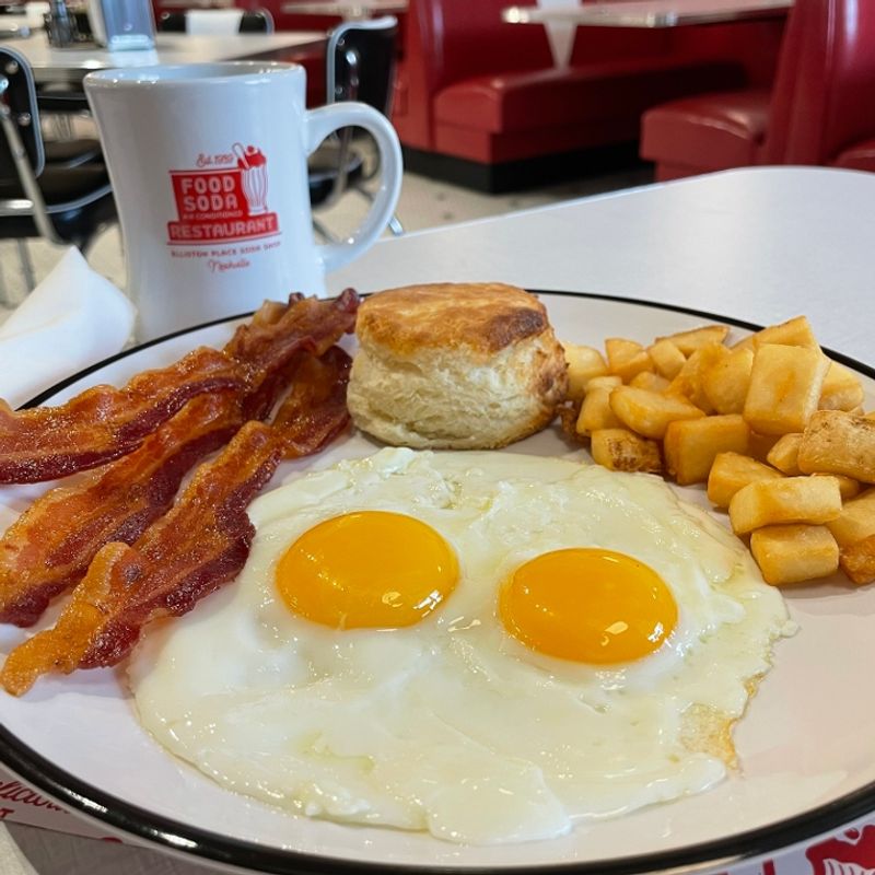 Gravy That Stays on the Biscuit Gravy That Stays on the Biscuit