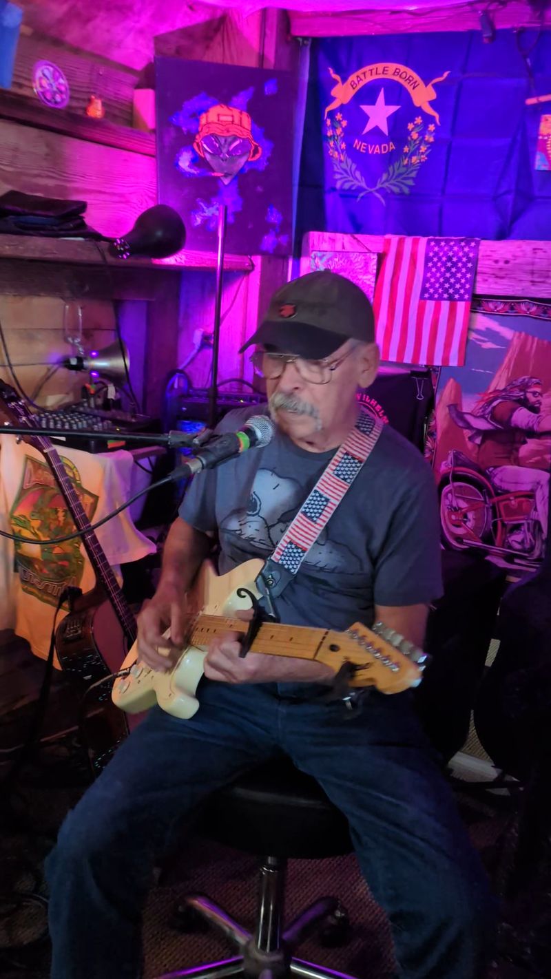 Guitar Tunes in the Desert