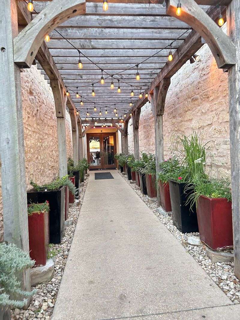 Hours, Reservations, and the Tricky Front Door