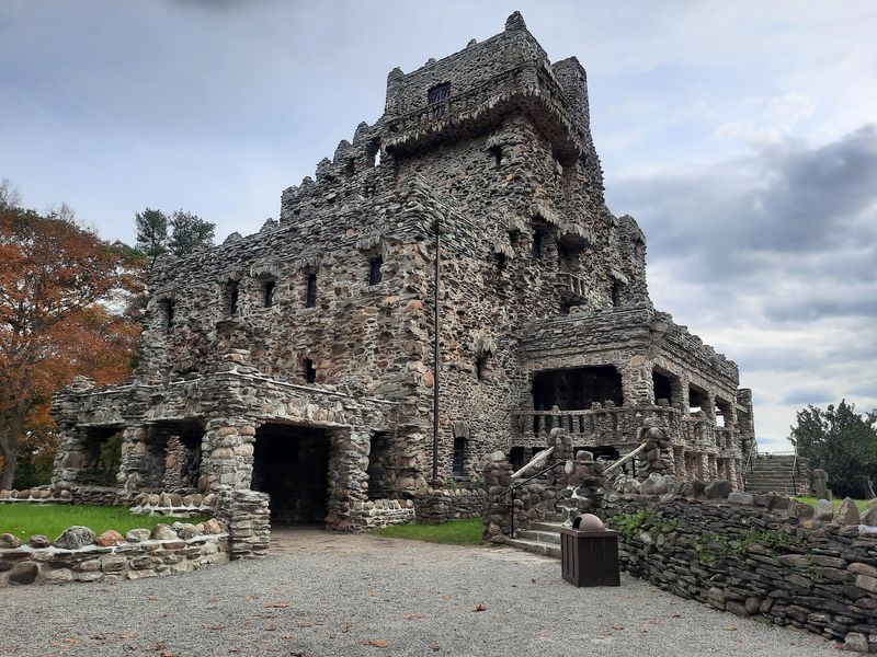 How the Castle Tour Works How the Castle Tour Works