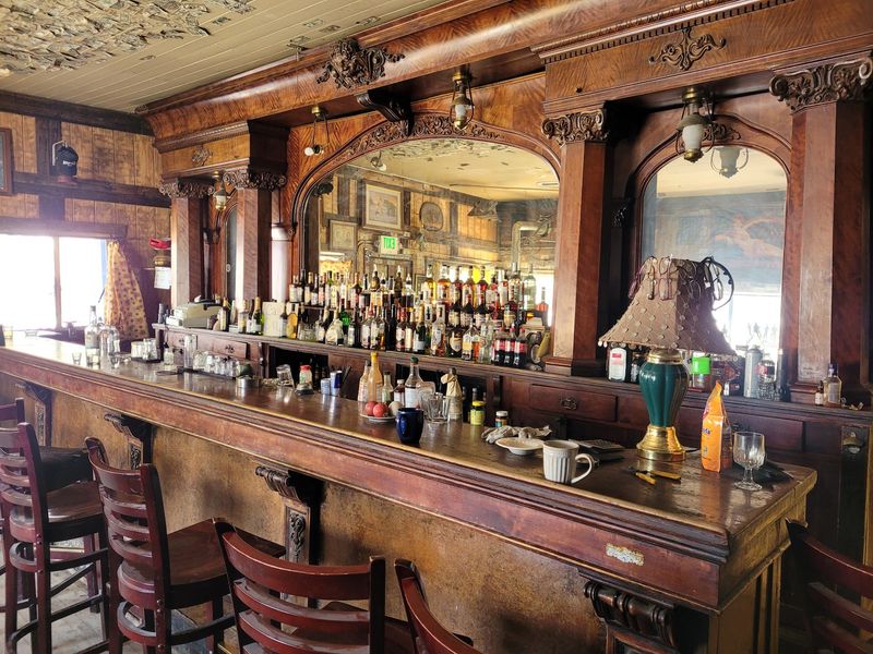 International Hotel, Café & Bar, Austin, NV