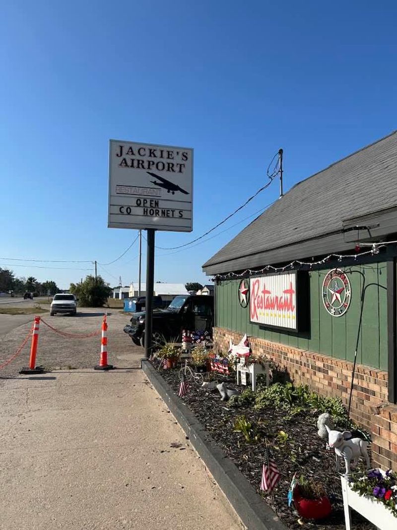 Jackie's Airport Restaurant, Harrison, MI