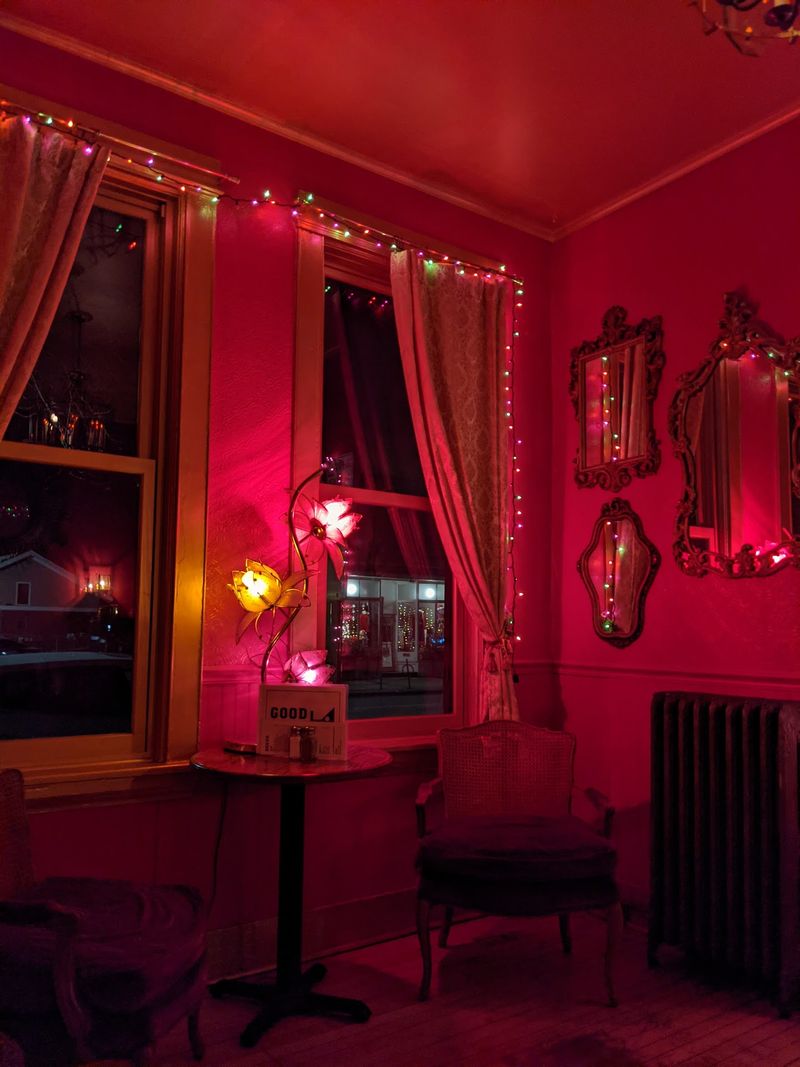 Lamps, Decor and a Festive Streak