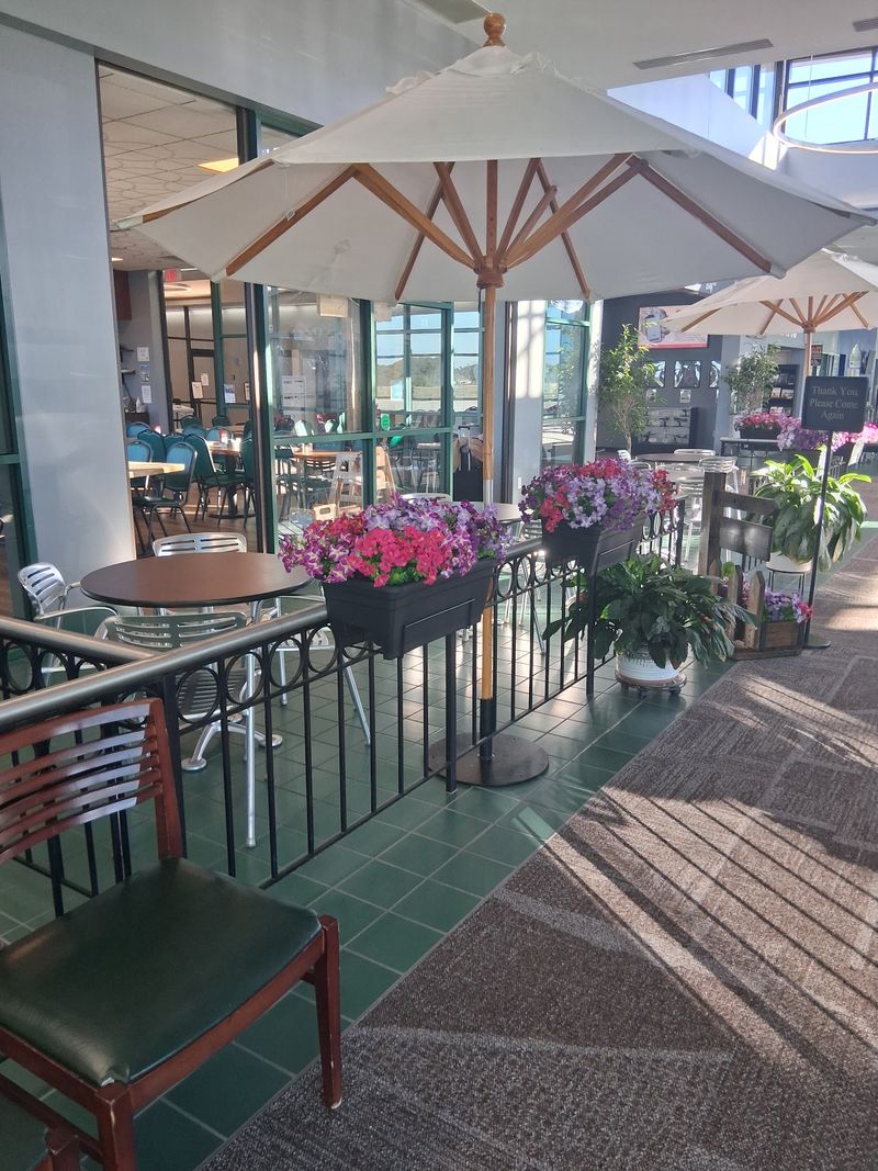 Lee-Lee's Crosswinds Cafe, Norton Shores, MI