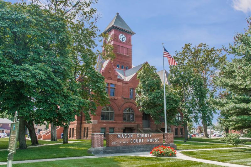 Life in the County Seat Life in the County Seat