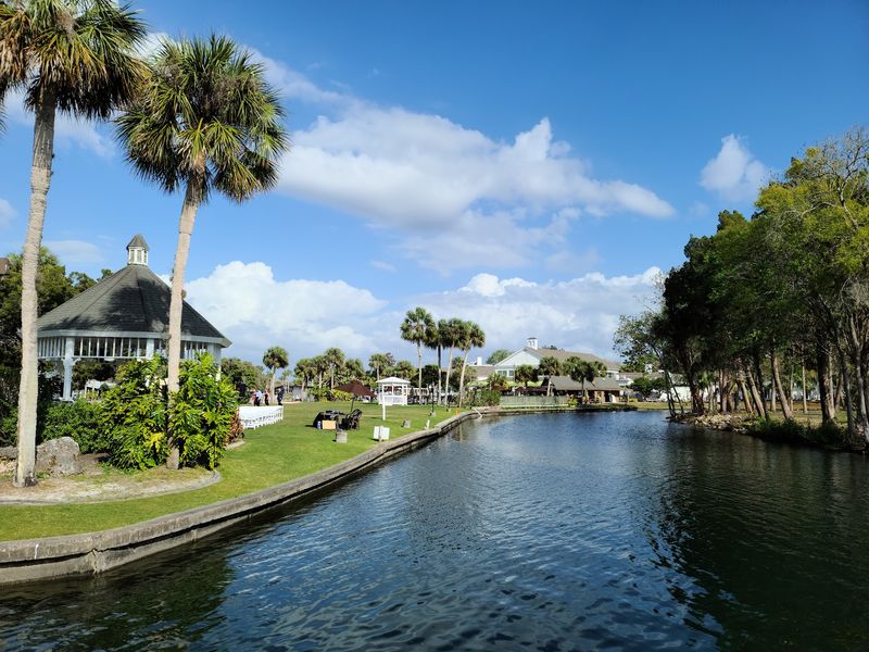 Life on the Canals