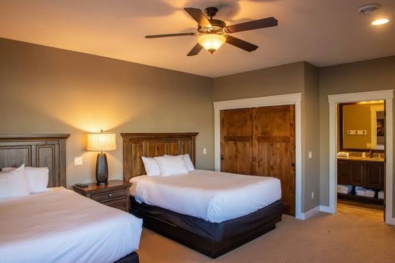 Lodge Rooms With Two Distinct Personalities
