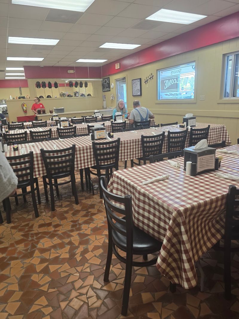 Long Tables and Shared Elbow Room