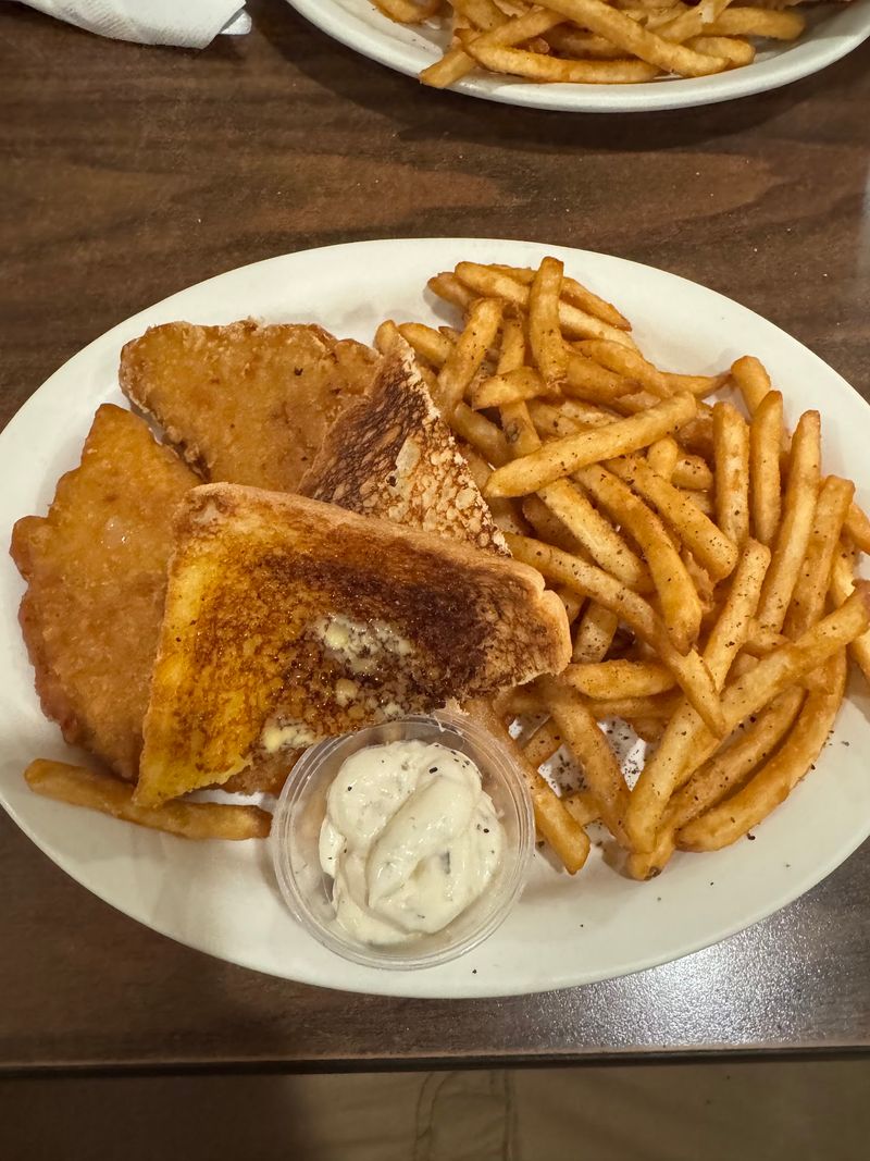 Lunch Plates With Hometown Roots