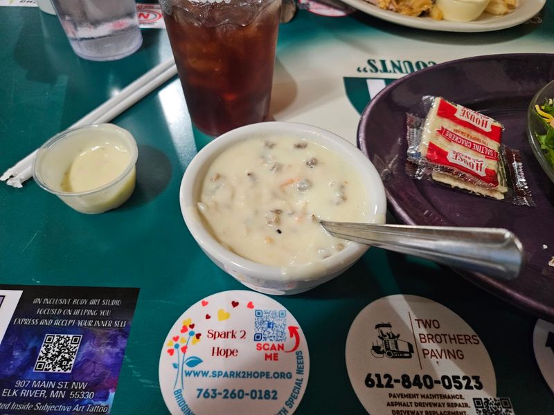 Lunch Plates and Soup Worth a Detour