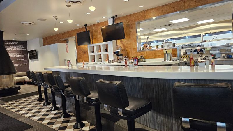 Modern Walls, Diner-Style Heart