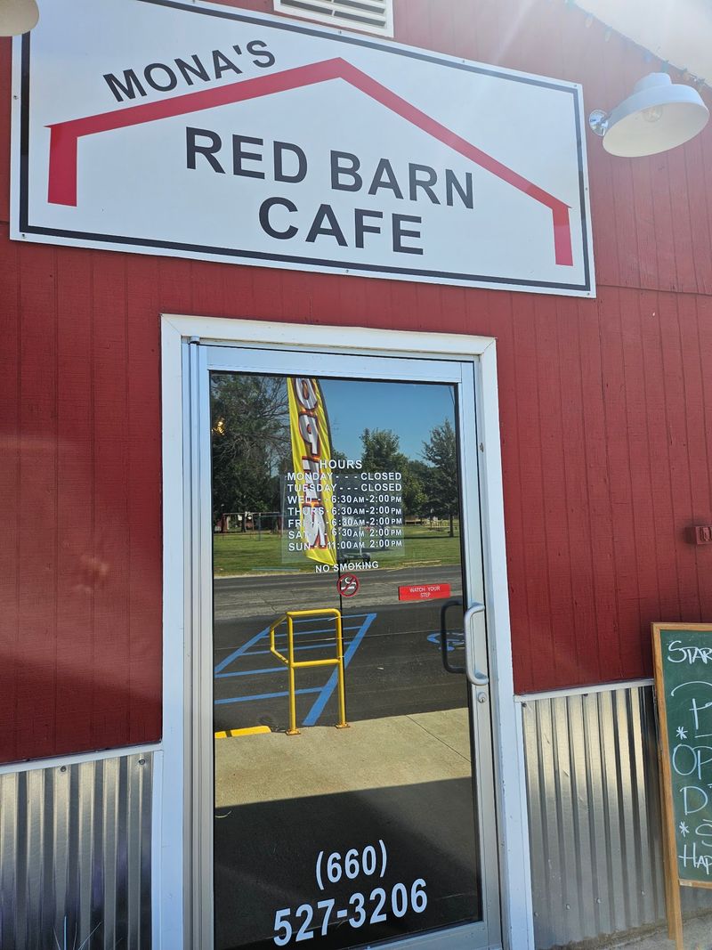 Mona`s Red Barn Cafe, Green Ridge, MO