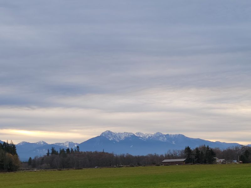 Mountains Within Easy Reach Mountains Within Easy Reach