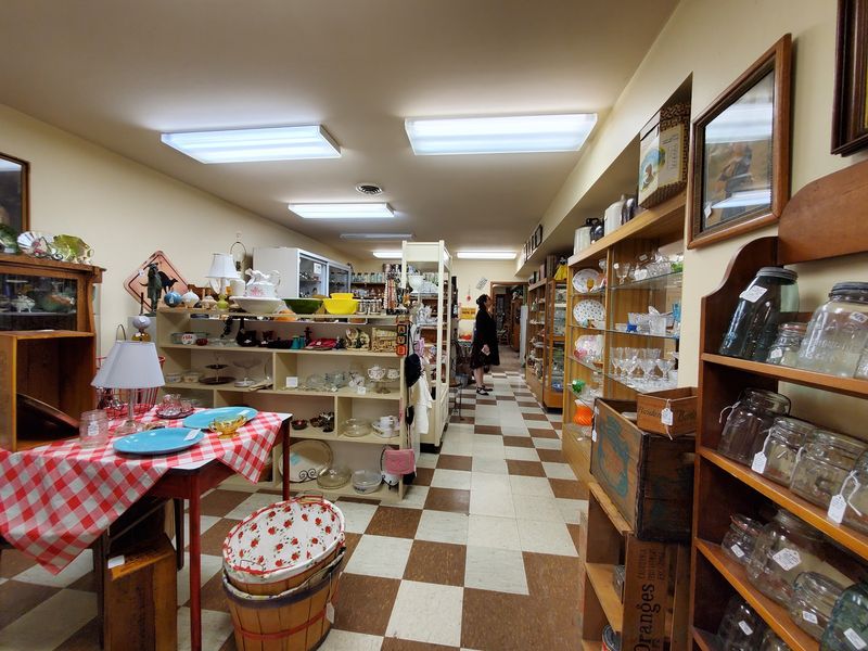 Neat Displays And A Tidy Space