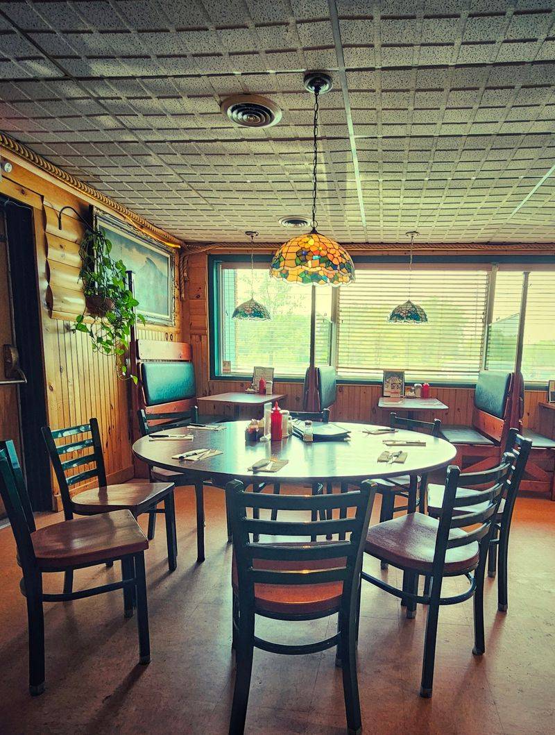 Old-School Booths and Honest Expectations