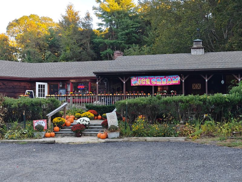 Oronoque Farms Gift & Bakery, Shelton, CT Oronoque Farms Gift & Bakery, Shelton, CT