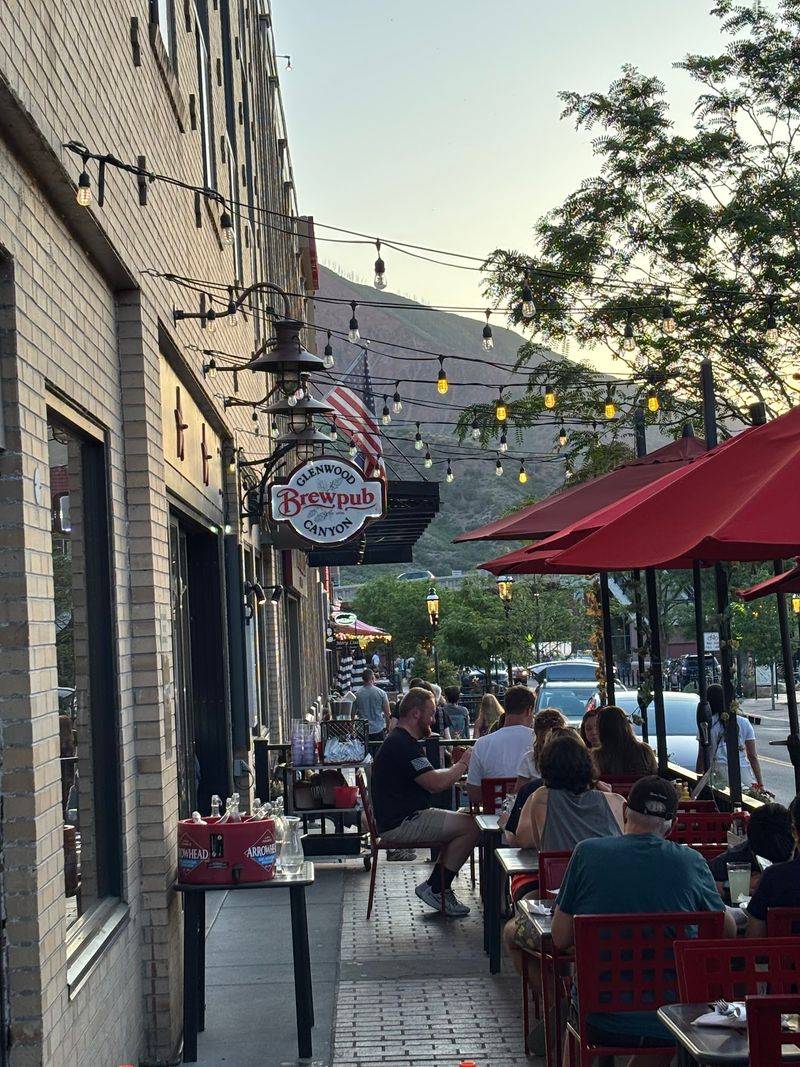 Outdoor Seats and a Crowd for Every Occasion