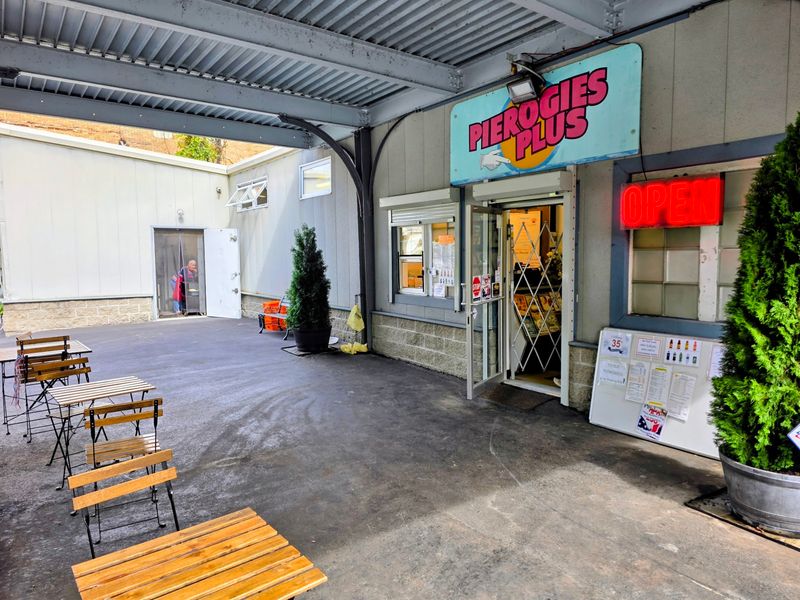 Outdoor Tables and a No-Frills Vibe