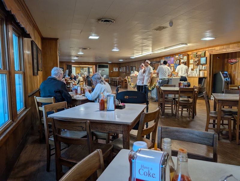 Packed Tables and a Friendly Crew