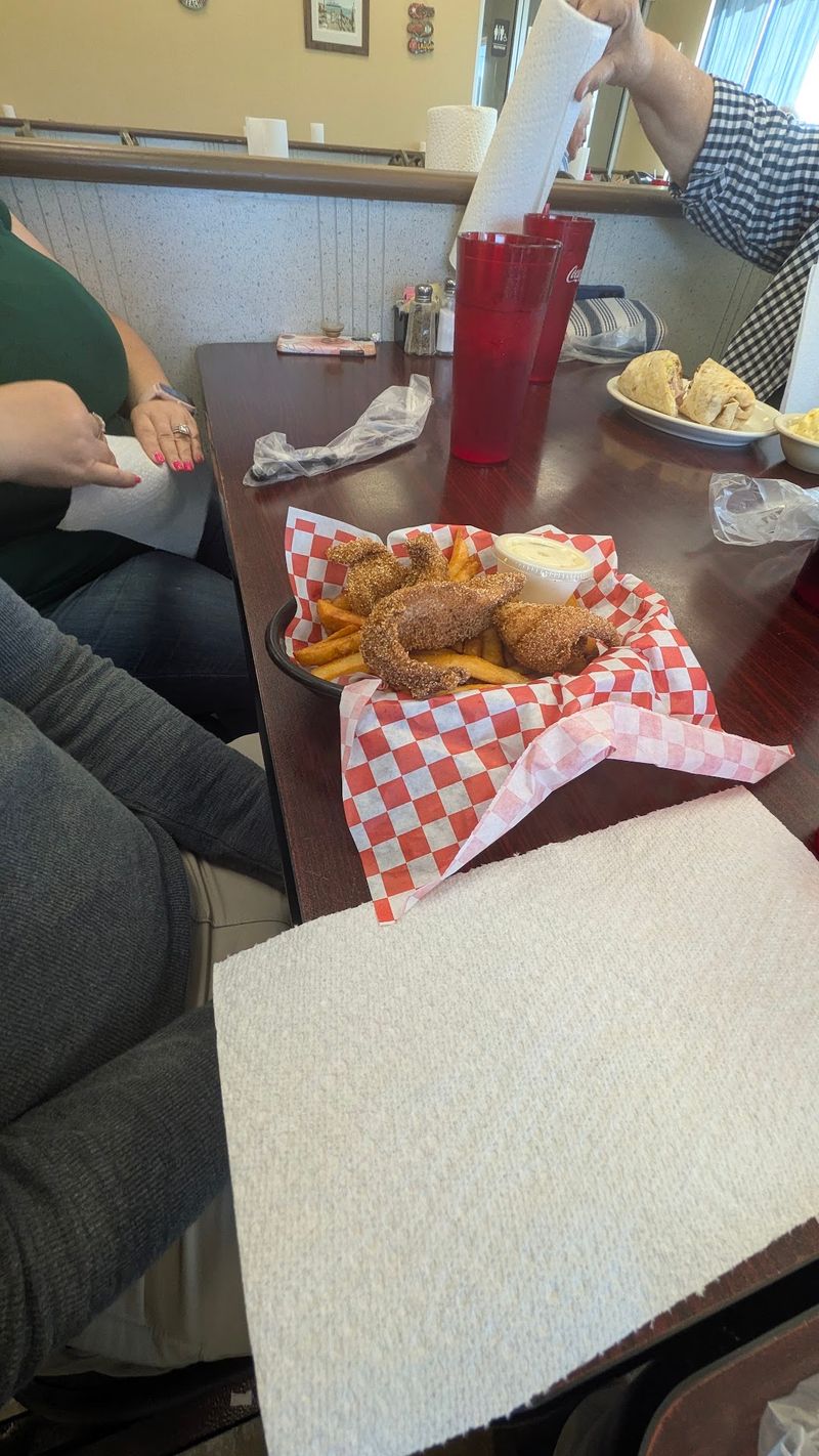 Plain Rooms, Packed Tables