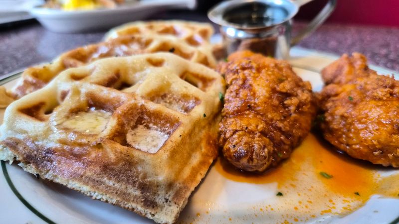 Plates That Draw the Crowd