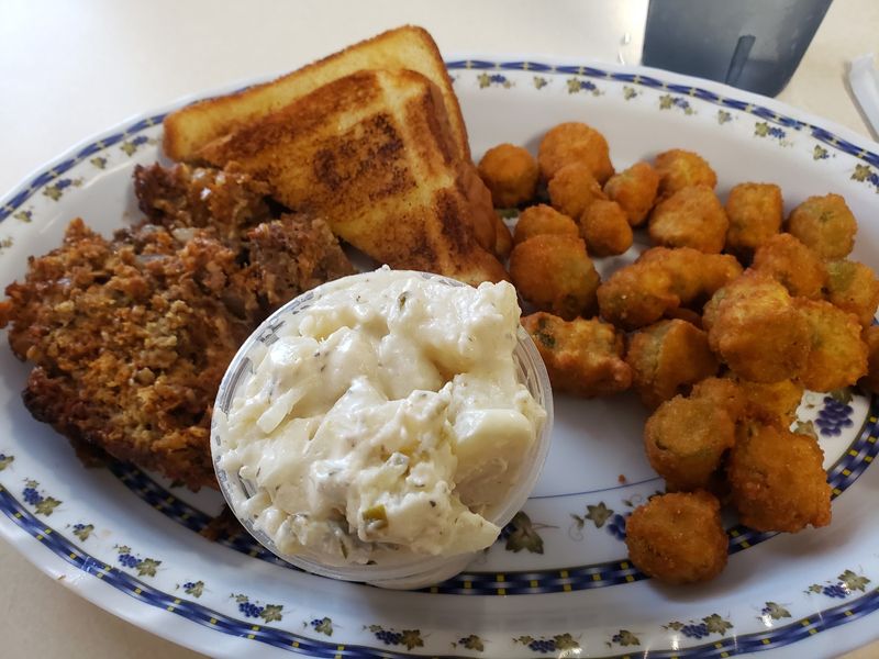 Plates That Push the Edge of the Table