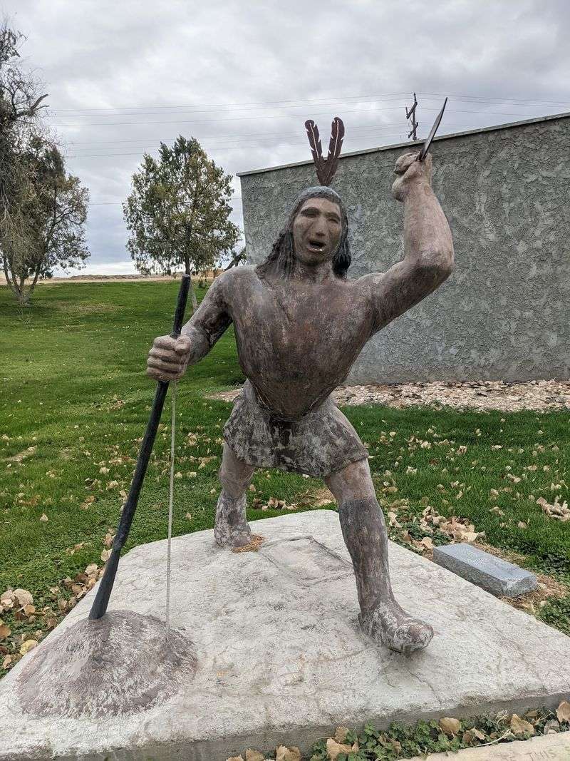 Quirky Statues That Add Roadside Charm Quirky Statues That Add Roadside Charm