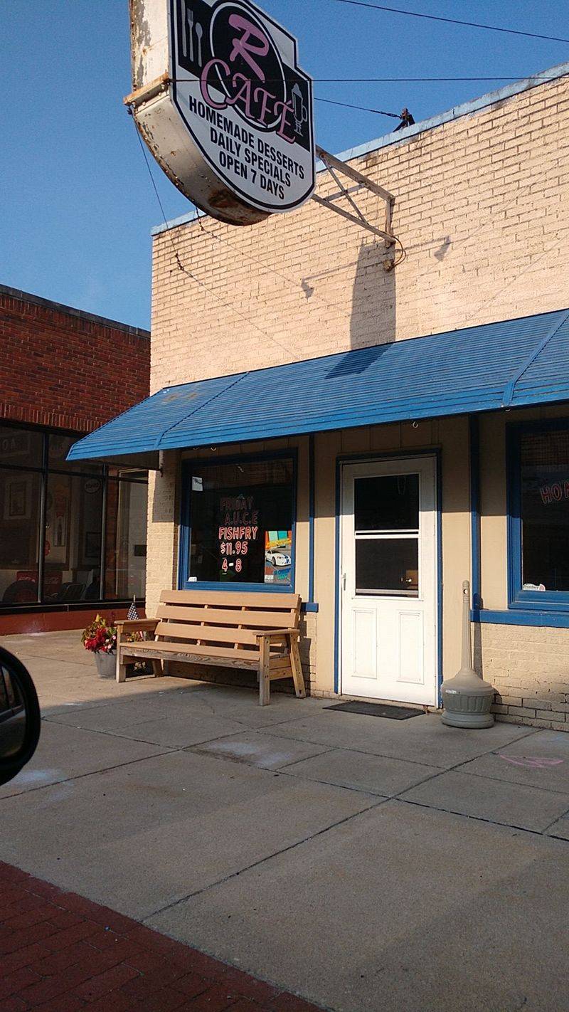 R Cafe - Genoa, OH, Genoa, OH