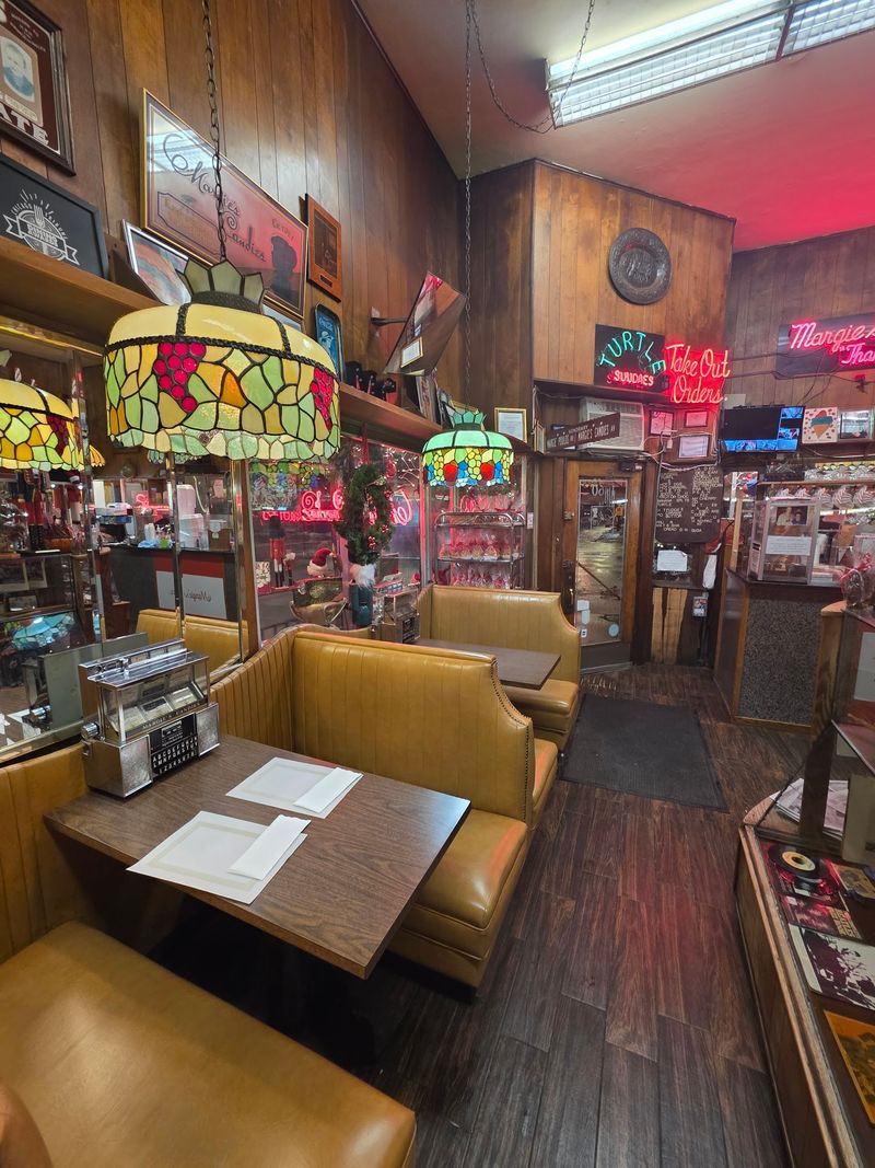 Red Booths, Jukeboxes, and a Snug Room