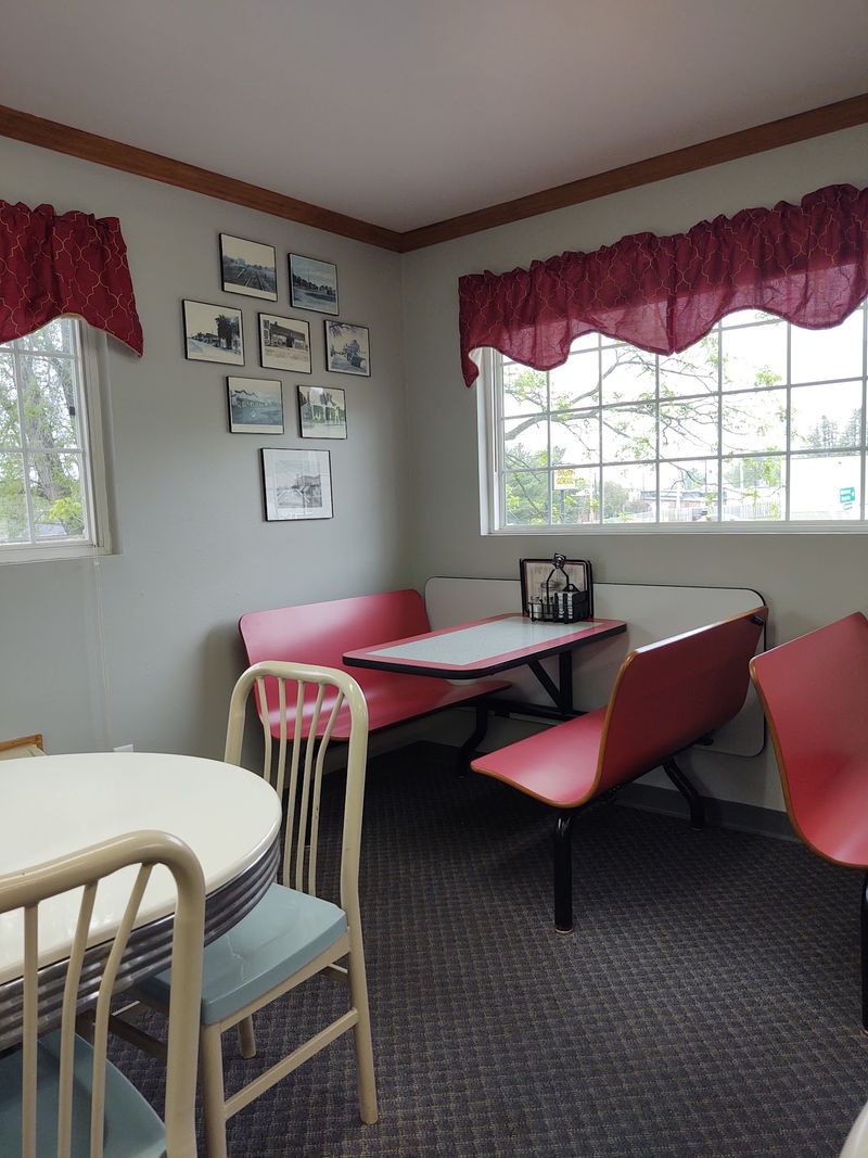 Red Hill Royal Cafe LLC, Coloma, WI