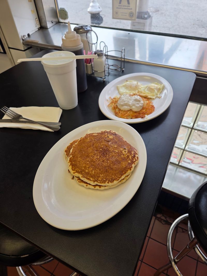 Regulars Who Never Need a Menu Regulars Who Never Need a Menu